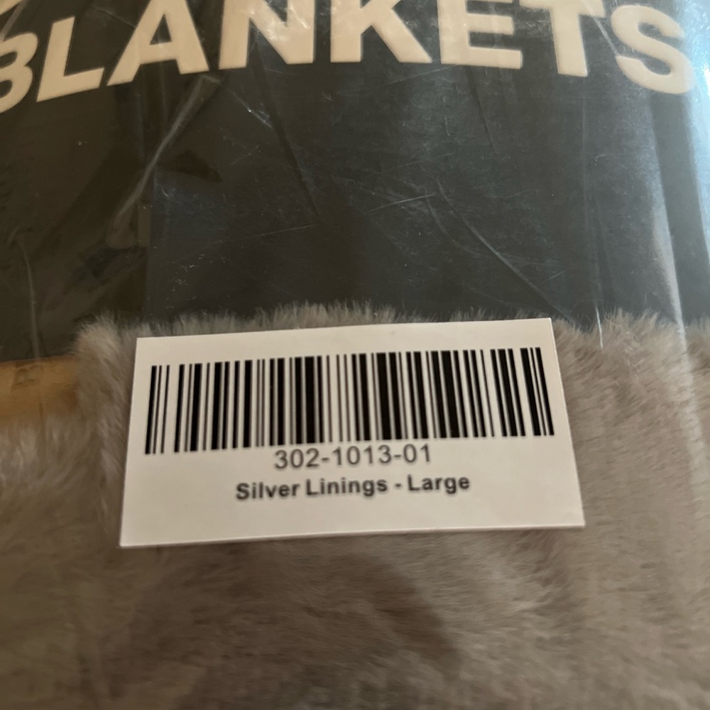 NWT Lola Blanket - Large - Picture 7 of 8